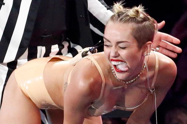 Miley-Cyrus-2224429.png