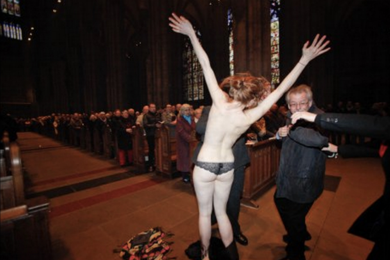 chruch attacked femen germany