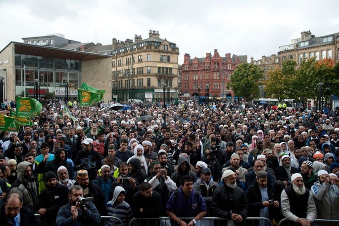 1348860159-protest-in-bradford-against-antiislam-film-the-innocence-of-muslims_1484900 1348860159-protest-in-bradford-against-antiislam-film-the-innocence-of-muslims_1484900