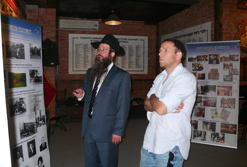 Jed Sunden (right) at the synagogue.