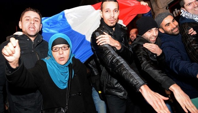 131231141042-quenelle-protest-horizontal-gallery 131231141042-quenelle-protest-horizontal-gallery