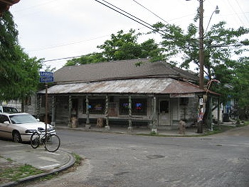 350px-Bywater_New_Orleans_Lessepps_Dauphine_VaugnsB