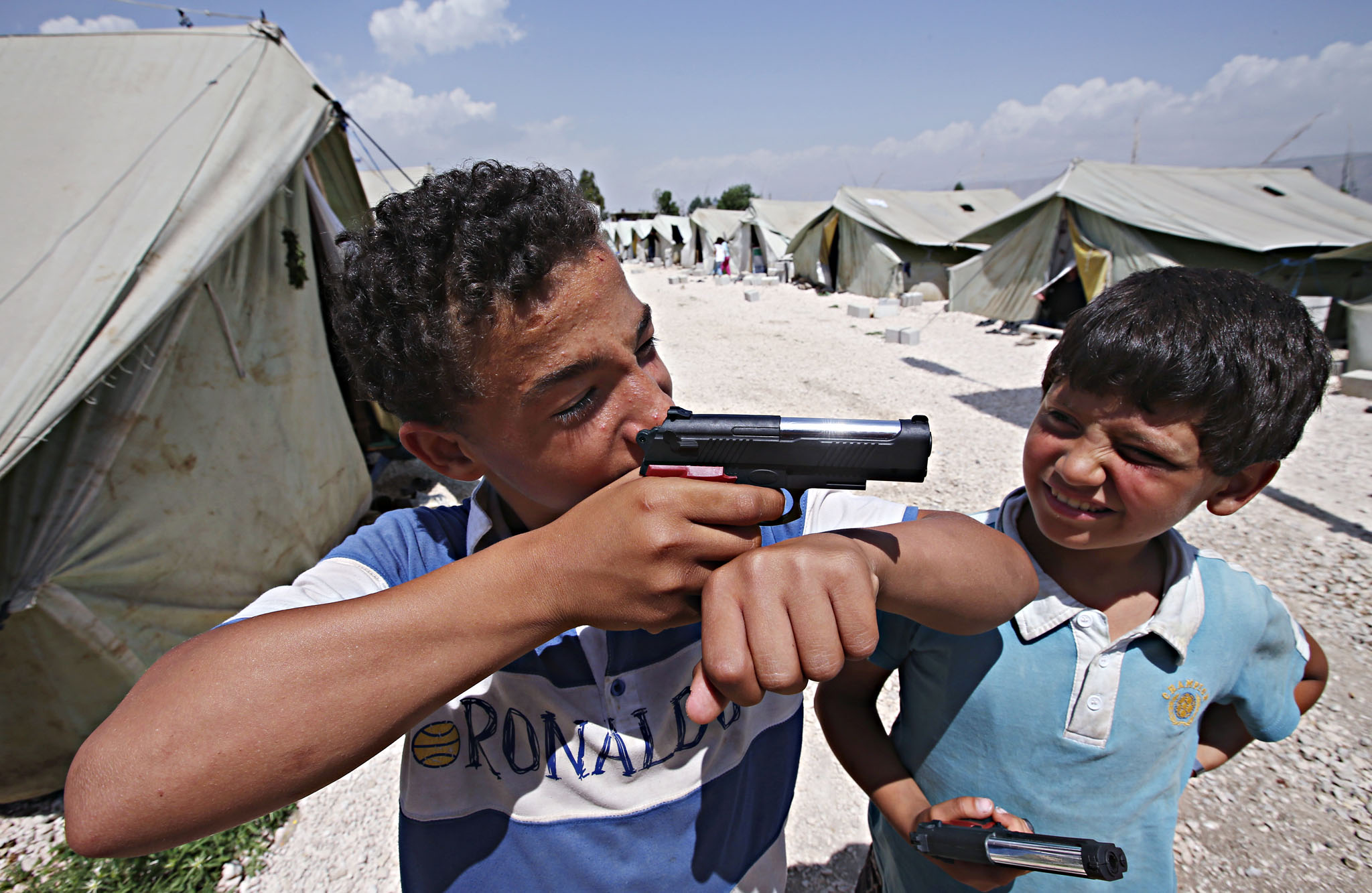 How can denying innocent Moslom childrens, gojim? Be looking on the innocent nature in these Syria childrens.