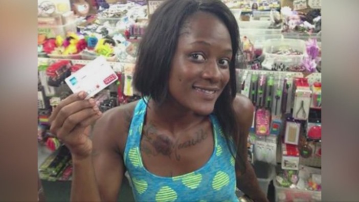 img-Police-Woman-74-has-wallet-stolen-when-couple-offer-ride img-Police-Woman-74-has-wallet-stolen-when-couple-offer-ride
