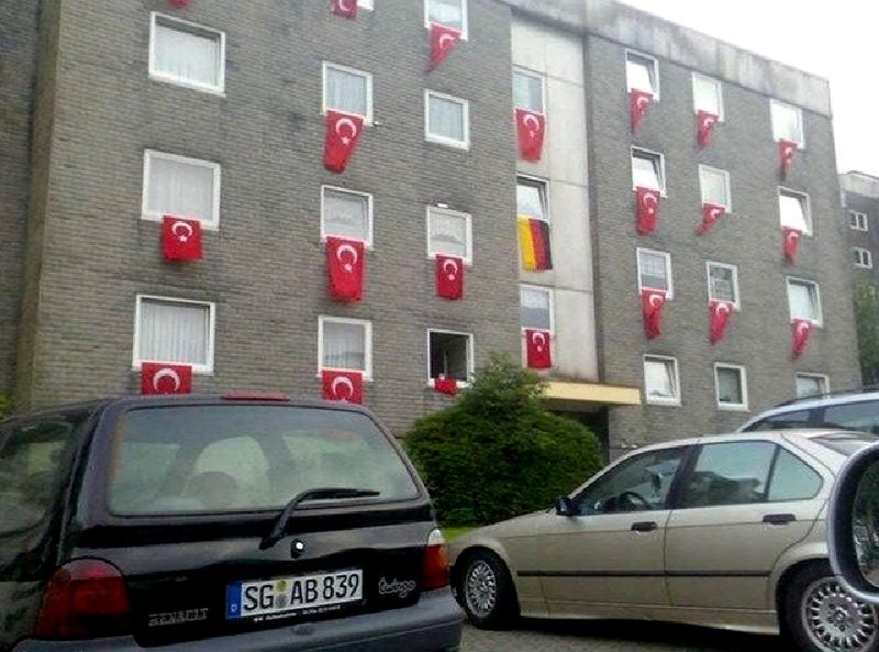 Oh sweet, sweet diversity: Typical German apartment building
