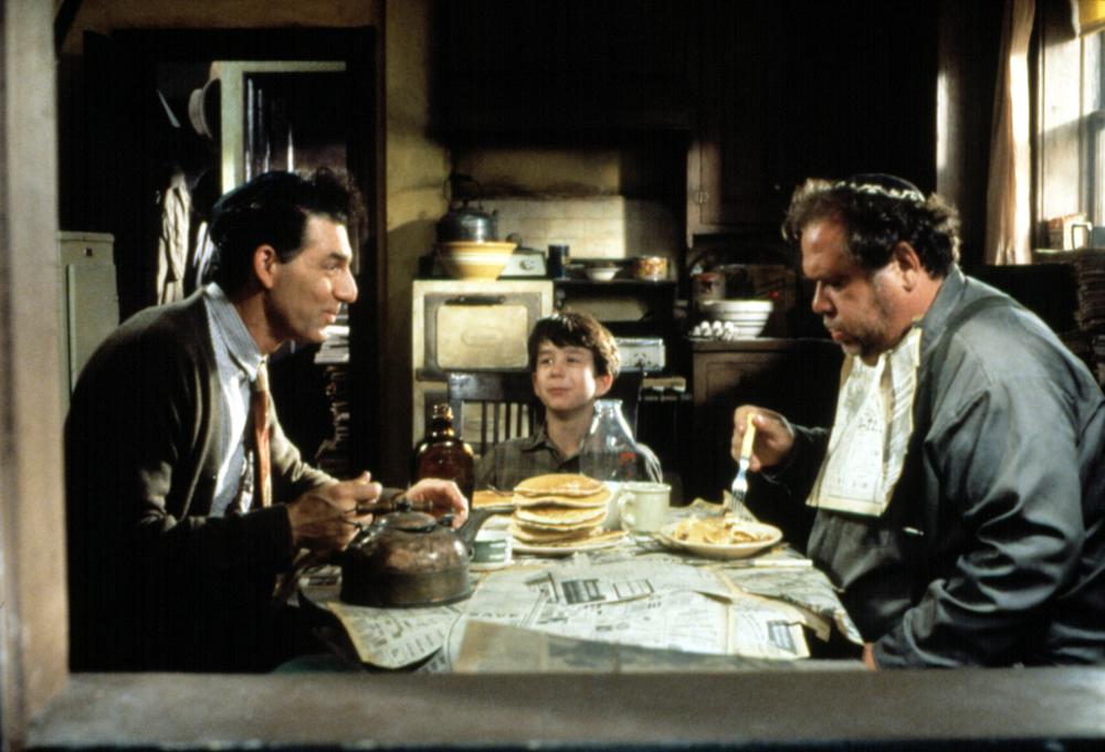 Danny (Michael Richards), Steven (Nathan Watt), and Arthur (Maury Chaykin) in Unstrung Heroes