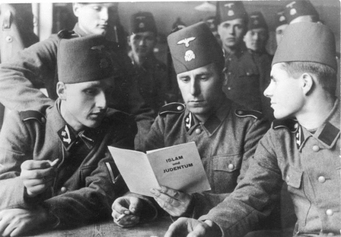 Bundesarchiv_Bild_101III-Mielke-036-23,_Waffen-SS,_13._Gebirgs-Div._-Handschar-