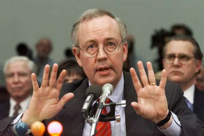 Ken Starr, Jew and chief investigator of Clinton.