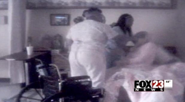 25ADB0AF00000578-2953625-Footage_also_showed_staff_pushing_Mayberry_s_her_head_to_make_he-m-86_1423938630130