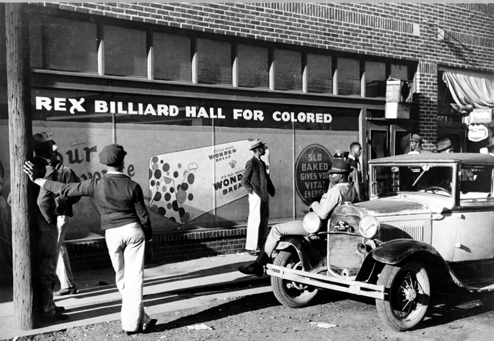Segregated_billiard_Beale_St_1939_dbloc_sa