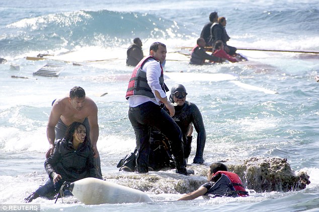 27C9C28600000578-3048375-Three_people_died_after_a_boat_carrying_dozens_of_migrants_ran_a-a-8_1429603127612