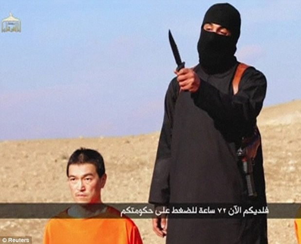0B5D88FB00000514-3160876-_The_only_thing_missing_was_the_orange_jumpsuit_Onlookers_said_t-m-19_1436882959293