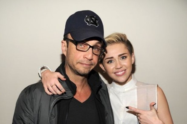 Miley-Cyrus-e1435782134334 Miley-Cyrus-e1435782134334