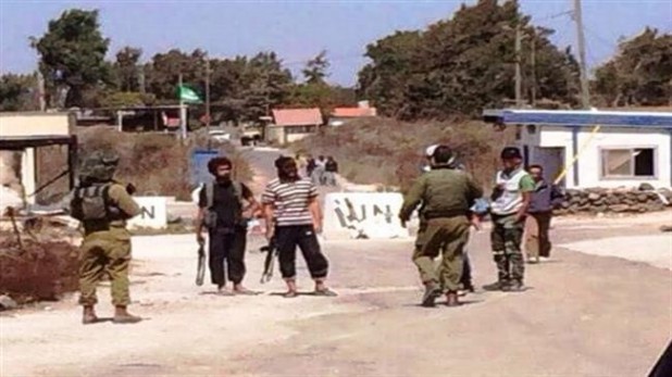 A recently photo allegedly from the Golan Heights, apparently depicting IDF soldiers conversing with Jabhat al Nusra terrorists.
