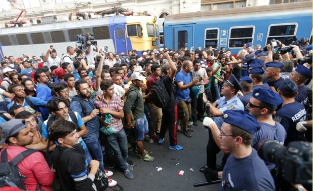 budapest-migrants-train-station