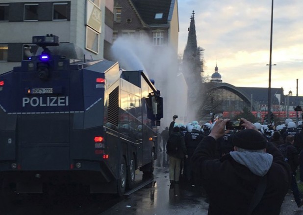 Koln-water-cannon-03
