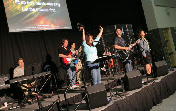 20080313160024!Worship-team