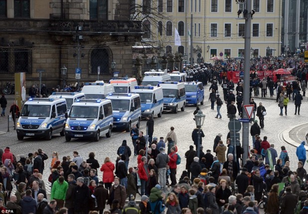 30EFCEA500000578-3435093-A_huge_police_presence_was_also_at_the_scene_of_the_protest_wher-a-14_1454797210128