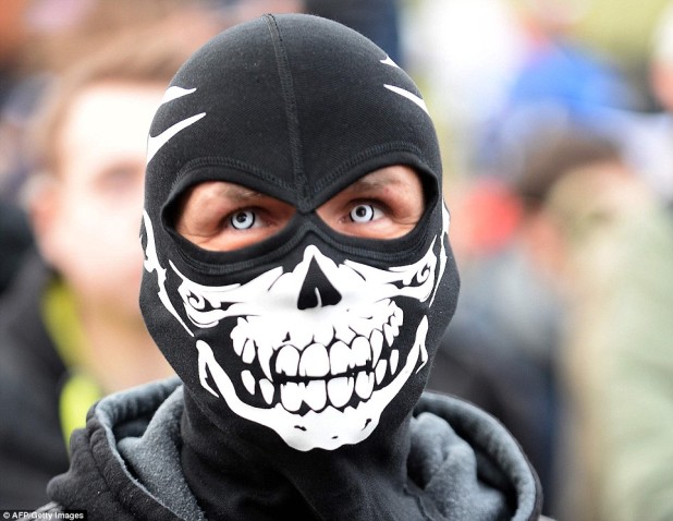 30F140F800000578-3435093-A_PEGIDA_supporter_in_Warsaw_arrives_at_the_rally_wearing_a_face-a-22_1454797210811