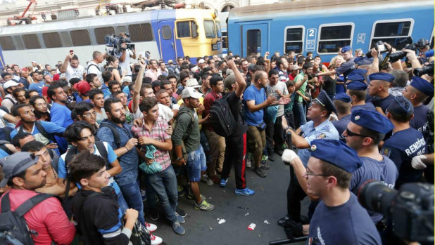 migrant-men-hungary