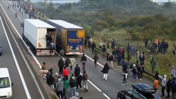 Calais-Jungle-Camp-Jihadis-620x349