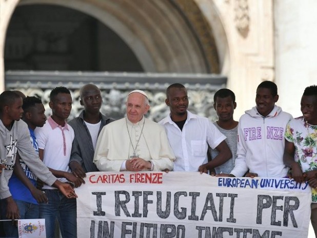 Pope-refugees-Getty-640x480