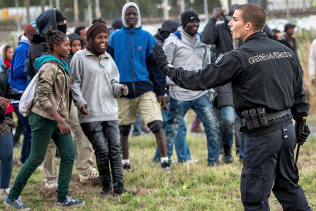 calais-migrants
