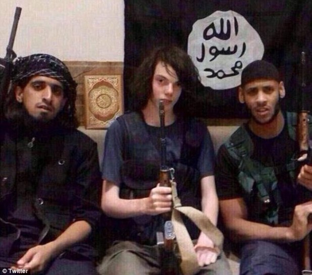 24448AE200000578-2887629-A_picture_has_emerged_of_a_young_white_male_posing_with_guns_who-a-91_1419598113162