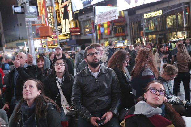 3a30dc6b00000578-3918838-feeling_blue_hillary_clinton_supporters_in_new_york_grew_visibly-a-7_1478667625356
