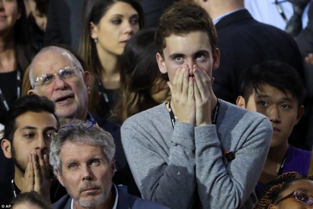 3a31ebd400000578-3918838-horror_looks_of_horror_swept_over_the_crowd_as_clinton_slipped_a-a-33_1478667626387